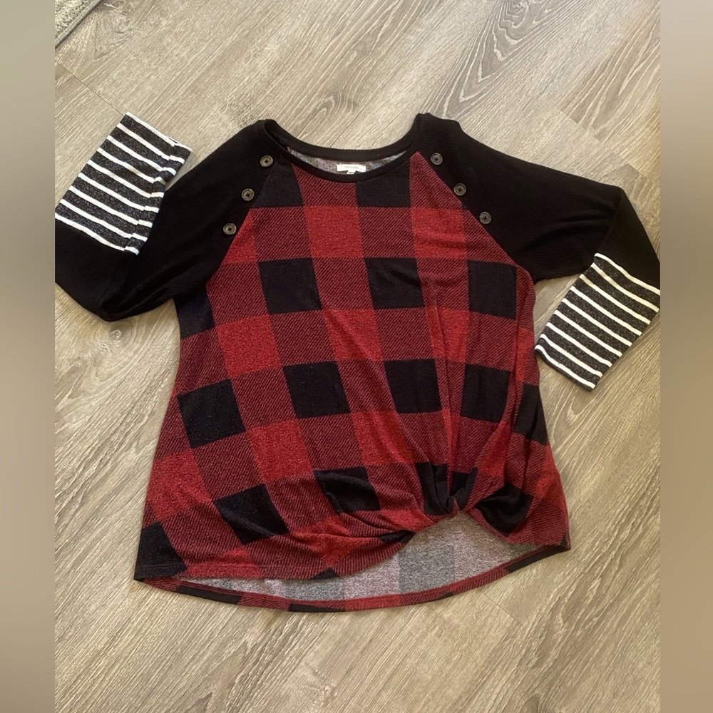 Red/ black Plaid long-sleeve top with gathered twist at hem. Gently worn XL